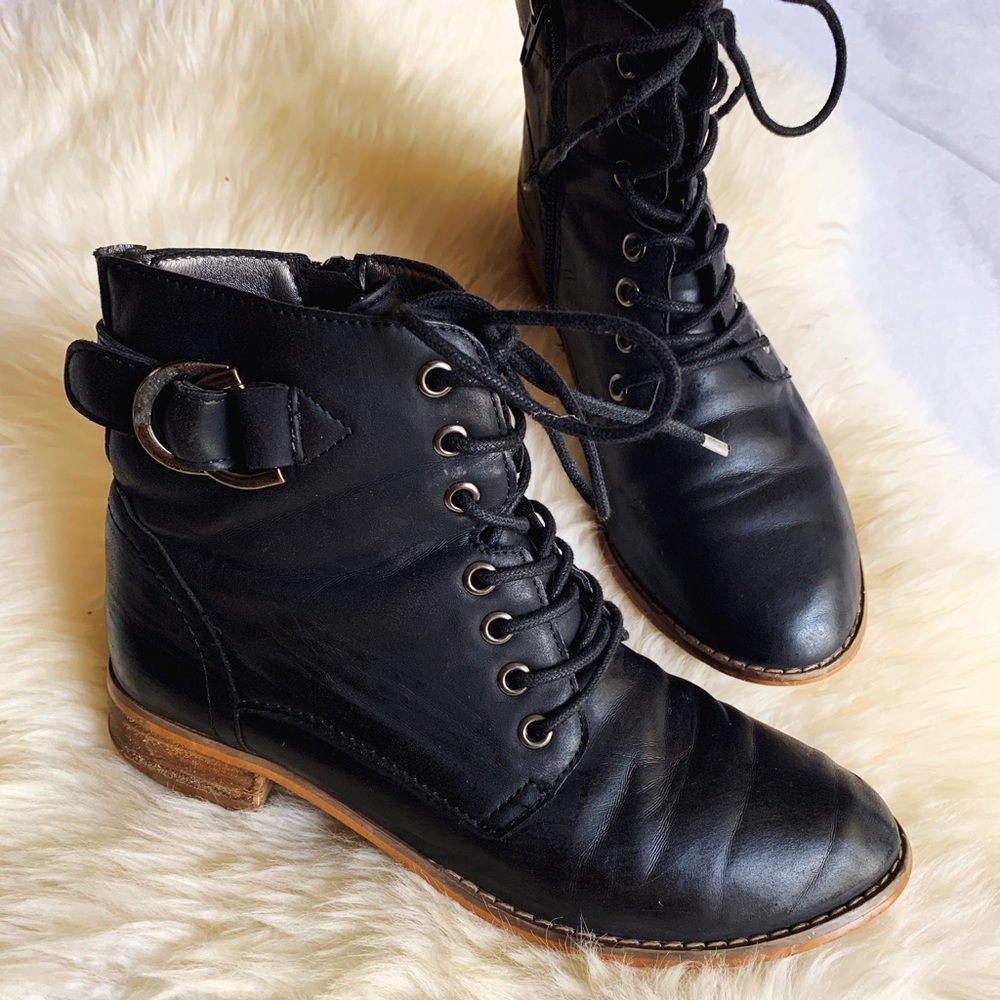 Girls boots. Leather